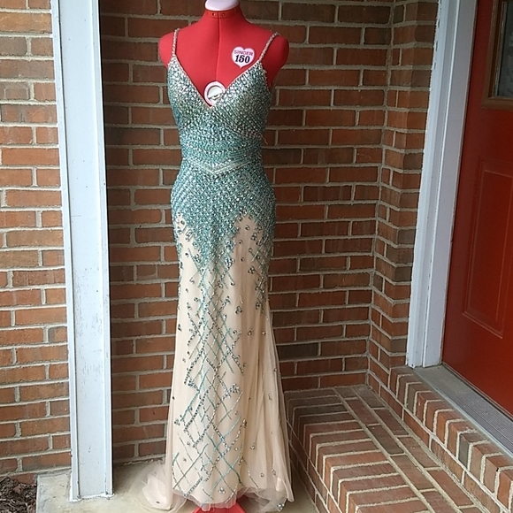Vienna Prom Dresses & Skirts - EUC sz 6 Vienna beaded gown